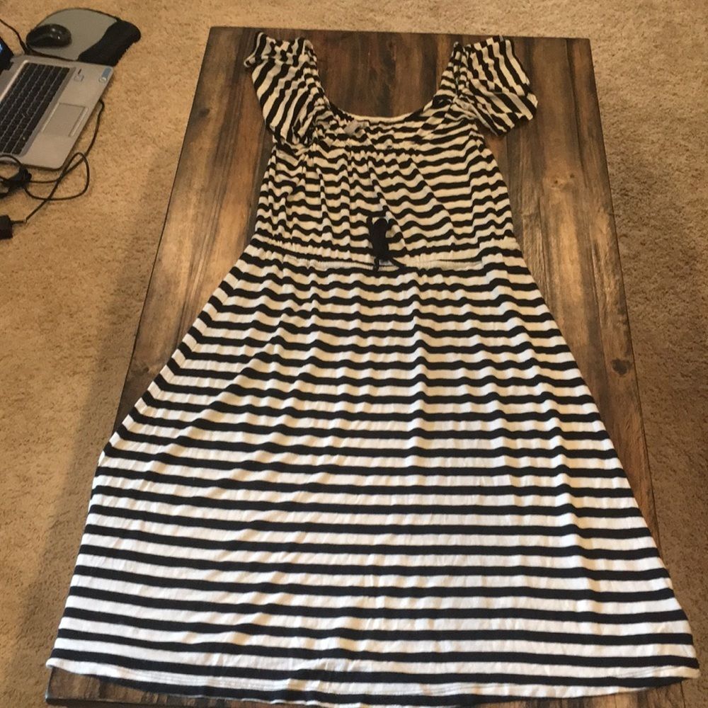 Old Navy Black/Cream Striped Dress Womens Medium